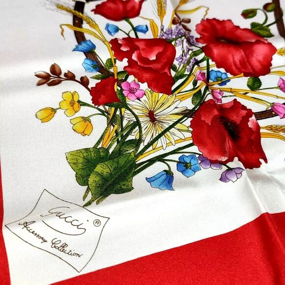 Gucci Authentic Floral Multicolor Silk Scarf - Picture 2 of 6